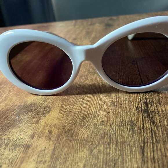 White Kurt Cobain style Oval Cat Eye Sunglasses with Dark Lenses - Picture 2 of 9